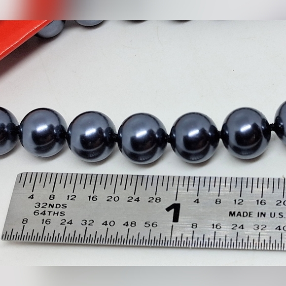 * Mallorca NWT Faux Black Pearl Necklace 17.5" - Picture 2 of 4